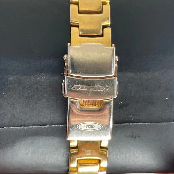 Women's Aerial "It's About Time" Quartz Watch - Gold Toned Case and Link Band - Picture 5 of 12
